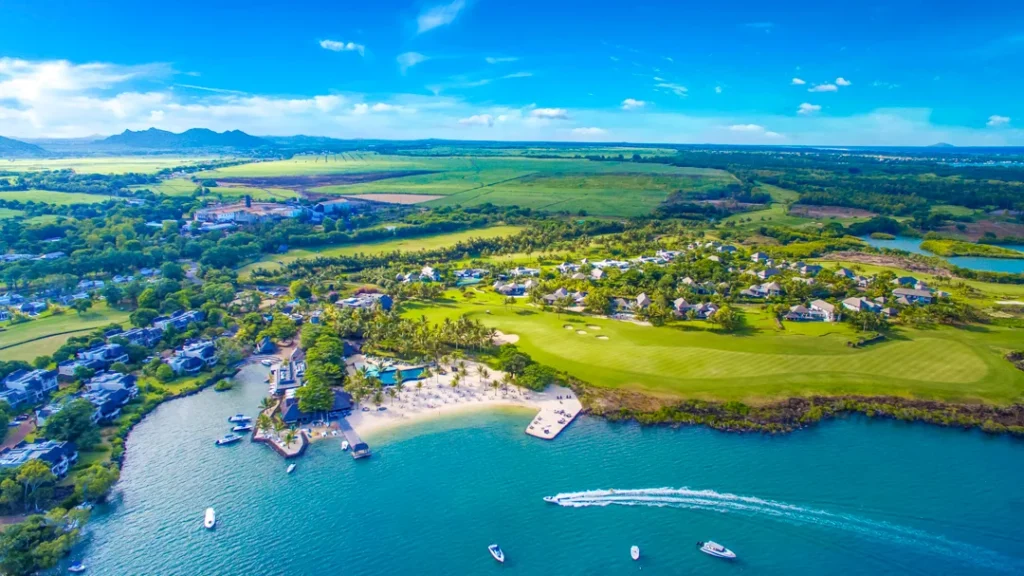 The Bay Club at Anahita