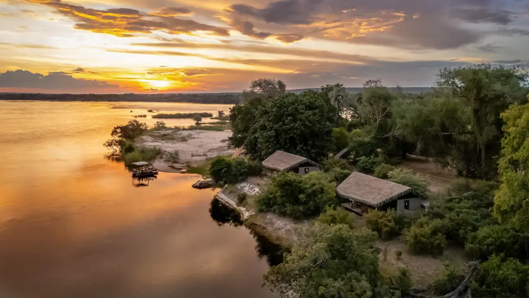 Chundu Island Riverview Suites